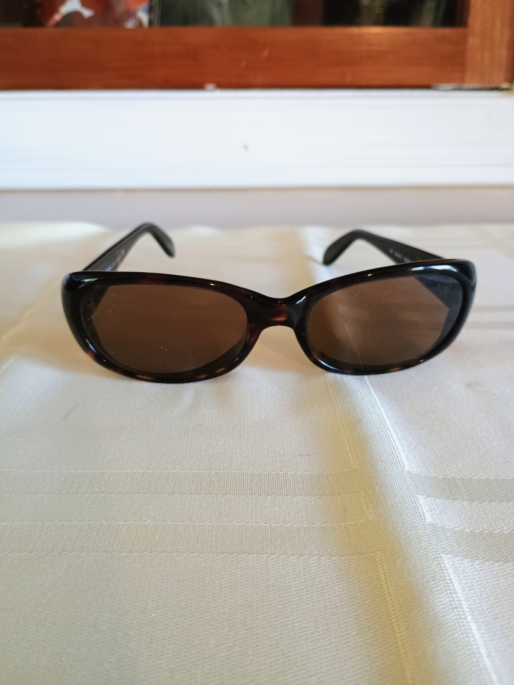 Frames - Women's Tortoiseshell Oval Sunglasses - Picture 2 of 6